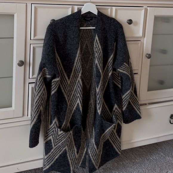 Grace Black and Tan Chevron Women's Long Cardigan - Picture 4 of 7